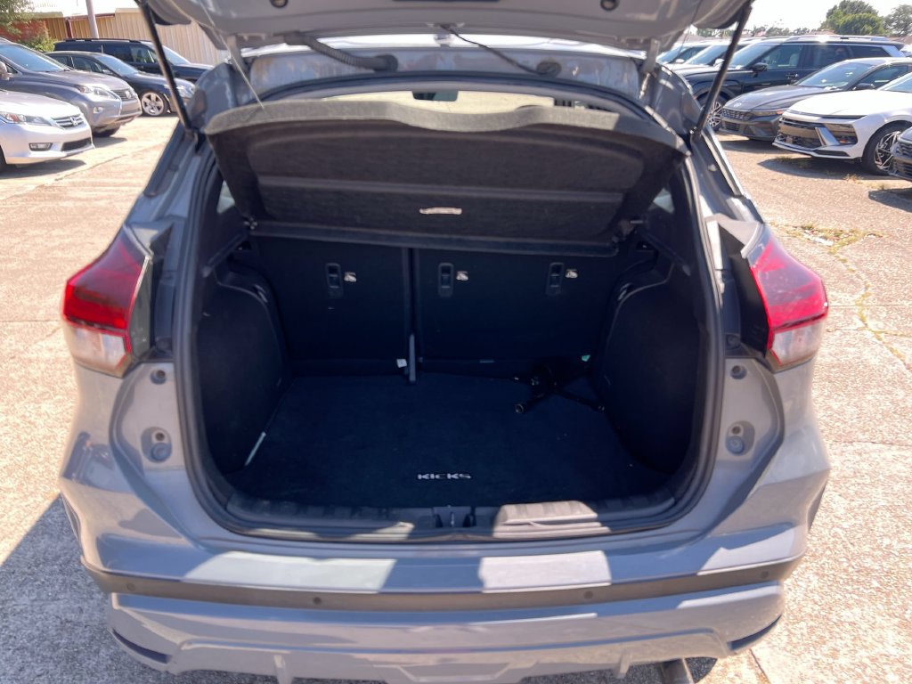 Used 2024 Nissan Kicks SR w/ SR Premium Package FWD image 18