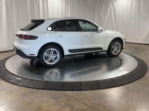 Used 2024 Porsche Macan image 2