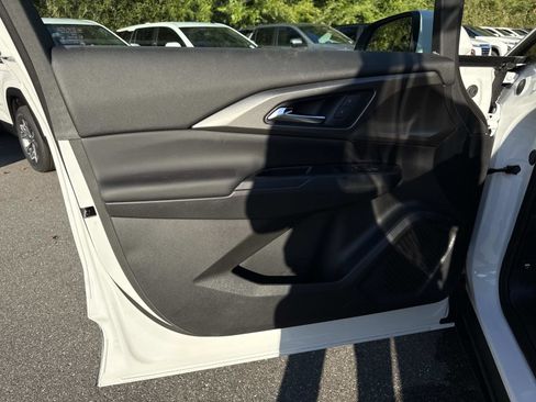 New 2026 Chevrolet Equinox EV LT image 17