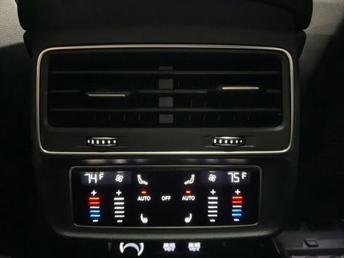 Used 2020 Audi Q8 Prestige w/ Prestige Package image 31