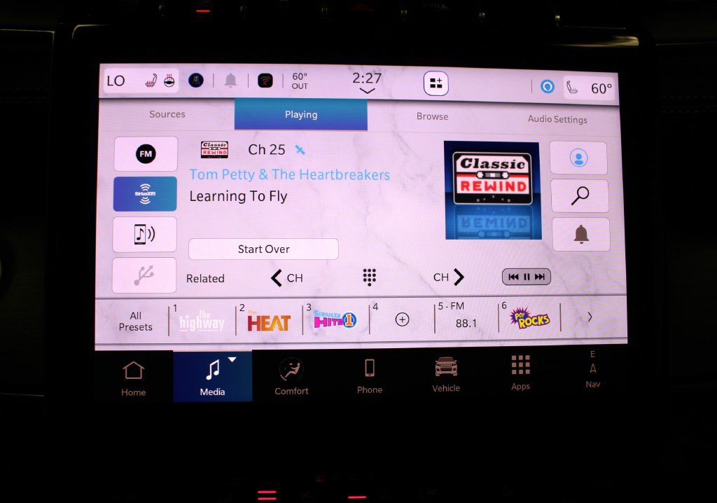 New 2025 Jeep Grand Cherokee Laredo w/ Luxury Tech Group I AWD/4WD image 15