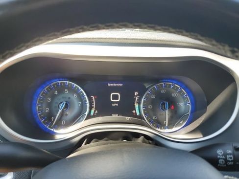Used 2021 Chrysler Pacifica Touring-L w/ Uconnect Theater Family Group AWD/4WD image 26