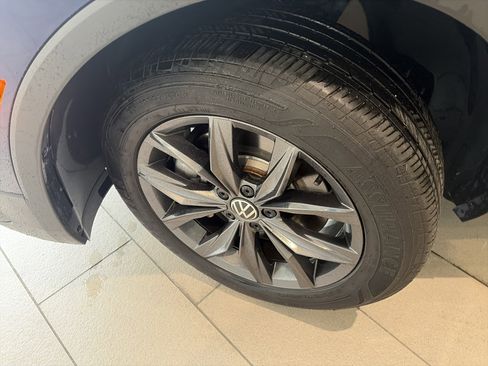 Used 2024 Volkswagen Tiguan SE AWD/4WD image 10