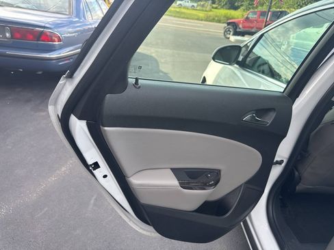 Used 2016 Buick Verano w/ Comfort Package FWD image 17