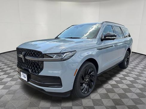 Used 2025 Lincoln Navigator Reserve w/ Jet Appearance Package AWD/4WD image 13