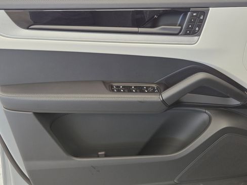 New 2026 Porsche Cayenne Base image 14