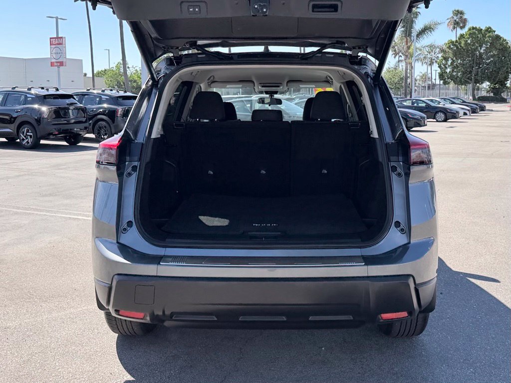 Certified 2026 Nissan Rogue SV FWD image 8
