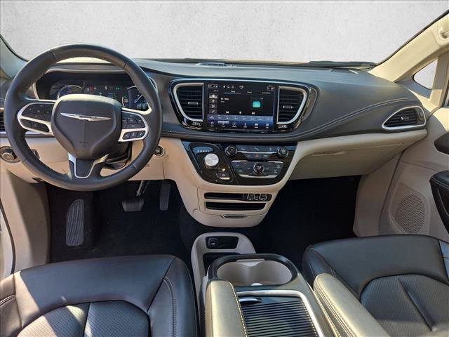 Used 2023 Chrysler Pacifica Touring-L FWD image 16