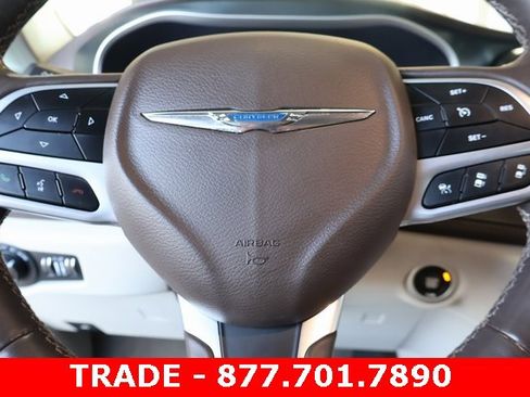 Used 2021 Chrysler Pacifica Touring w/ Cold Weather Group image 23