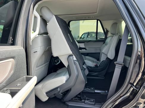 Certified 2025 Ford Expedition Active AWD/4WD image 43