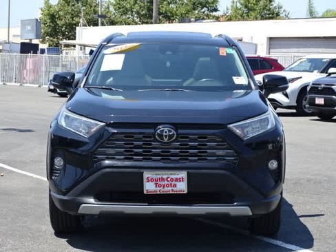 Used 2019 Toyota RAV4 Limited w/ Carpet Mat Package FWD image 3