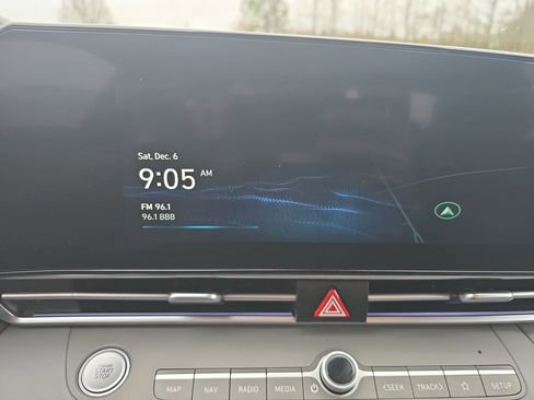 Used 2024 Hyundai Elantra SEL image 21