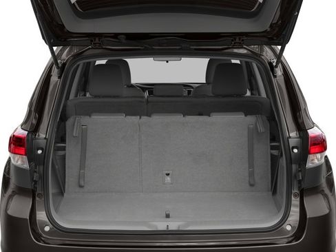 Used 2018 Toyota Highlander LE FWD image 11