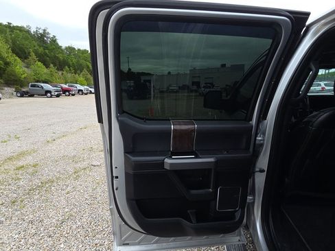 Used 2015 Ford F150 Platinum w/ Equipment Group 701A Luxury AWD/4WD image 13