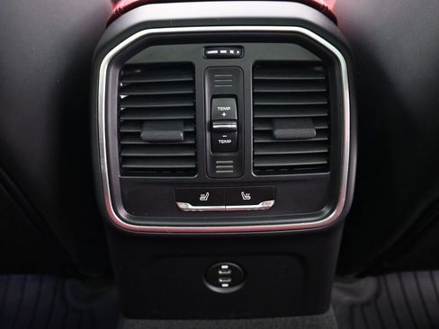 Certified 2024 Porsche Macan S image 8