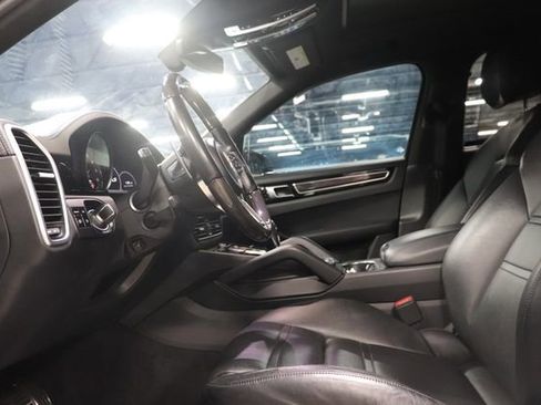 Used 2019 Porsche Cayenne S AWD/4WD image 11