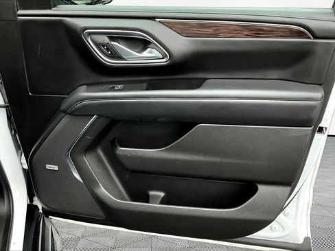 Used 2022 Chevrolet Suburban LT AWD/4WD image 29