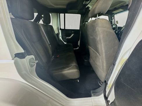 Used 2017 Jeep Wrangler Unlimited Sahara AWD/4WD image 26