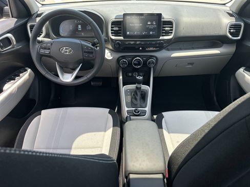 New 2025 Hyundai Venue SEL image 15