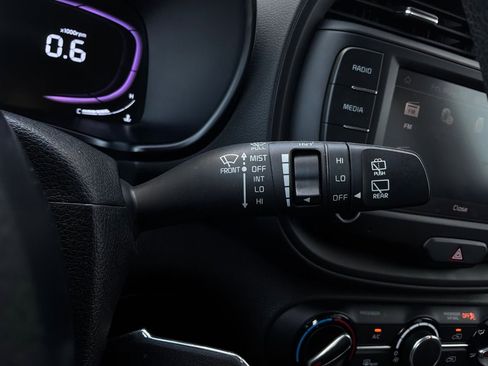 Used 2025 Kia Soul LX w/ LX Technology Package FWD image 34