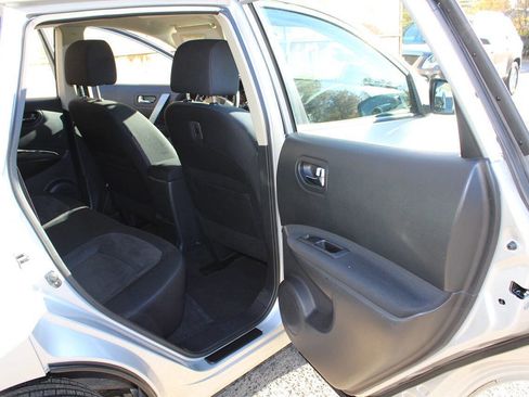 Used 2011 Nissan Rogue S image 31