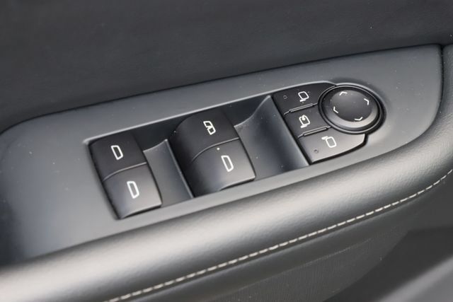 Used 2025 Buick Enclave Preferred AWD/4WD image 17