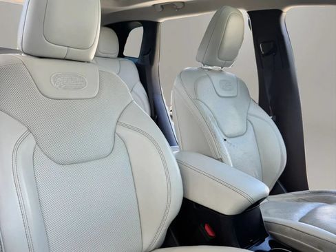 Used 2016 Jeep Cherokee Overland FWD image 21