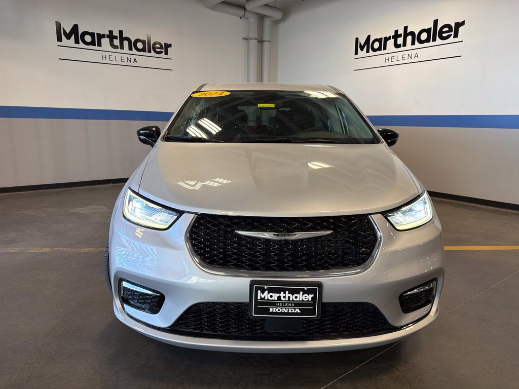 Used 2024 Chrysler Pacifica Touring-L FWD image 2