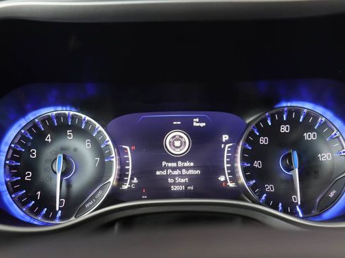 Used 2025 Chrysler Pacifica Select FWD image 10