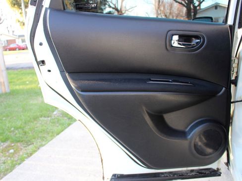 Used 2011 Nissan Rogue S image 24