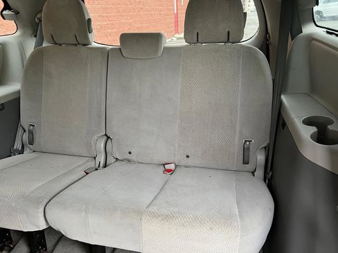 Used 2014 Toyota Sienna LE FWD image 9
