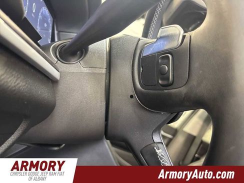 Used 2023 Jeep Grand Cherokee Limited image 11