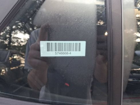 Used 2025 Hyundai Venue SEL FWD image 9