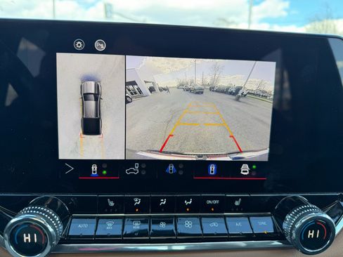 Used 2024 GMC Canyon AT4 w/ Technology Package image 23