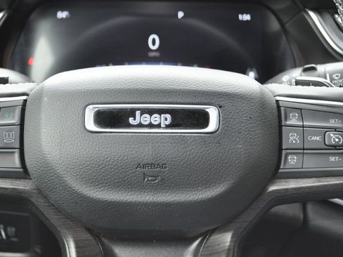 Used 2024 Jeep Grand Cherokee Limited image 14