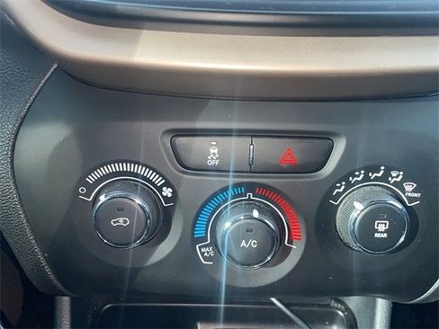 Used 2015 Jeep Cherokee Sport image 9