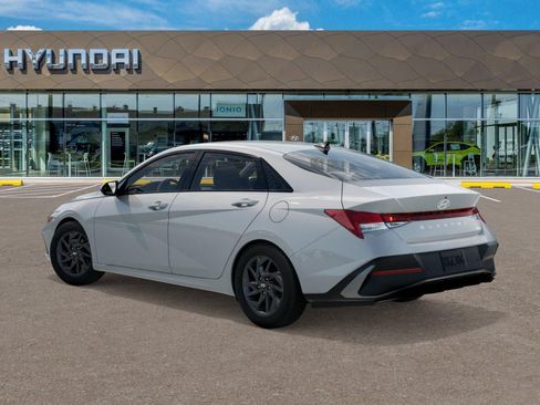 Certified 2026 Hyundai Elantra Hybrid FWD image 5