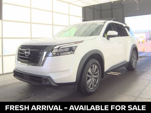 Used 2025 Nissan Pathfinder SV FWD image 3
