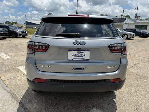 Used 2023 Jeep Compass Latitude w/ Sun and Sound Group AWD/4WD image 4