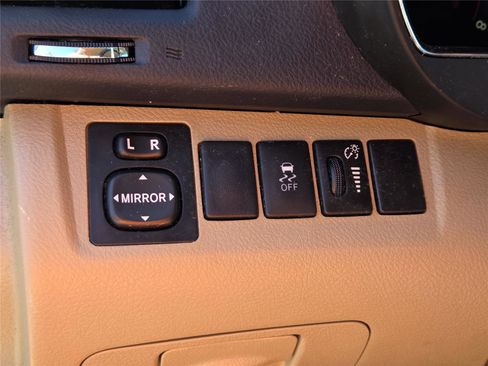 Used 2013 Toyota Highlander Base image 24