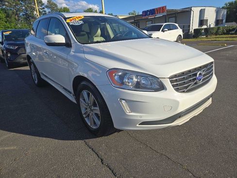 Used 2016 Volvo XC60 T6 w/ Proximity Package FWD image 3