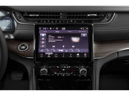 Used 2022 Jeep Grand Cherokee L Overland w/ Luxury Tech Group IV AWD/4WD image 13
