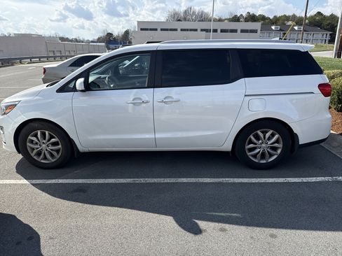 Used 2021 Kia Sedona EX image 5
