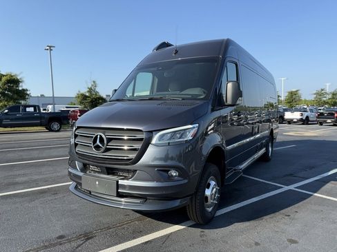 Used 2023 Mercedes-Benz Sprinter 3500 image 3