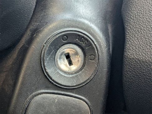 Used 2008 Saturn Sky image 21