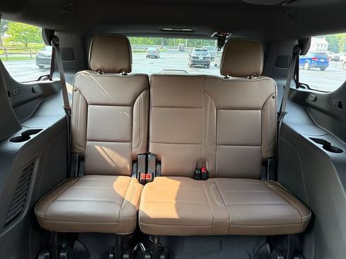 Used 2024 Chevrolet Tahoe High Country AWD/4WD image 18