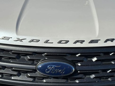 Used 2018 Ford Explorer XLT w/ Equipment Group 202A image 12