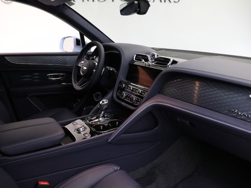 New 2025 Bentley Bentayga image 23