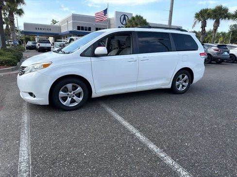 Used 2012 Toyota Sienna LE FWD image 12