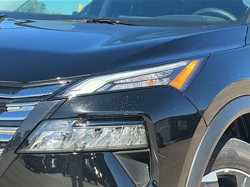 Certified 2025 Nissan Rogue SV image 4